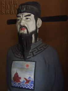 statue